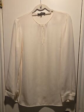 Lafayette 148 New York Cream Top ,sz M/L.100 %Silk.